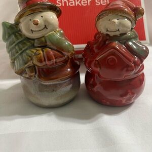 Snowman Couple SALT &  PEPPER Shakers 3” Anthropomorphic Christmas Decoration